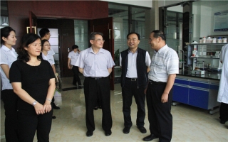 廢棄物資源化國(guó)家工程研究中心、昆明理工大學(xué)孫可偉教授,棄物資源化國(guó)家工程研究中心常務(wù)副主任、昆明理工大學(xué)教授李如燕博士蒞臨指導(dǎo)