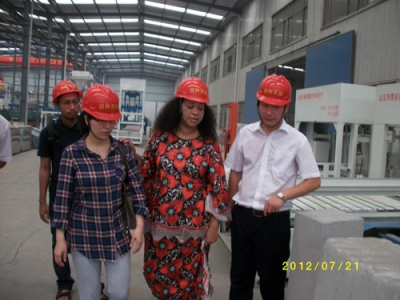 2012.7.21日坦桑尼亞總統(tǒng)夫人來我公司參觀指導(dǎo)、洽談合作