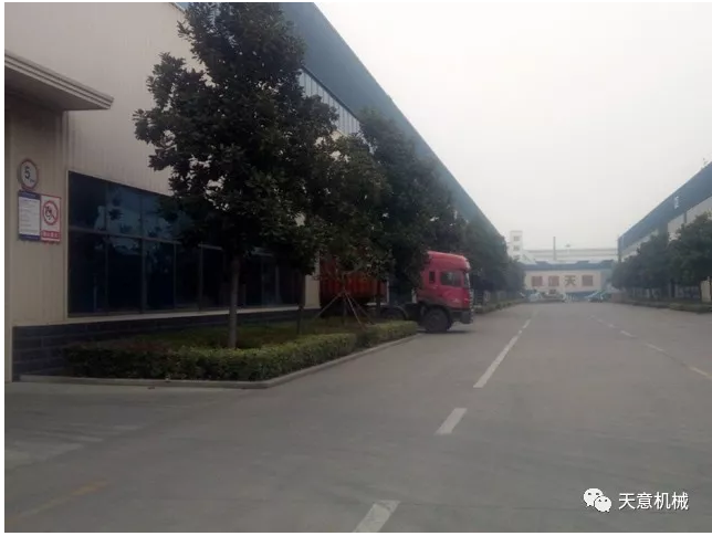 天意機械為柬埔寨客戶加工生產(chǎn)年產(chǎn)80萬平方輕質(zhì)墻板生產(chǎn)線成功裝車啟運！