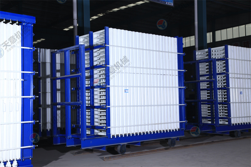 一次成型40塊板的復(fù)合墻板機(jī)，究竟有多好？