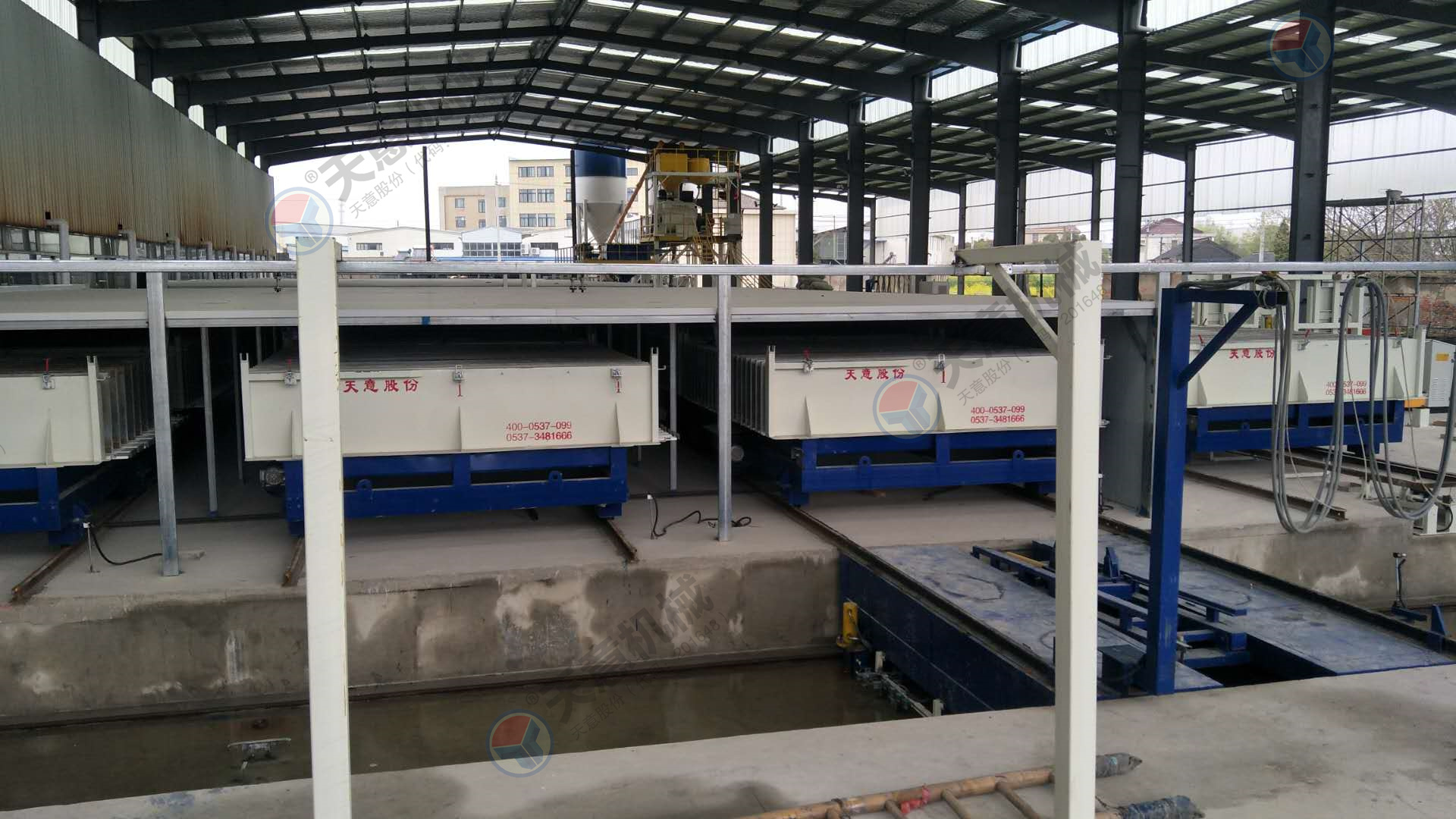 相對于傳統(tǒng)墻板機設(shè)備，新型墻板機有點更多